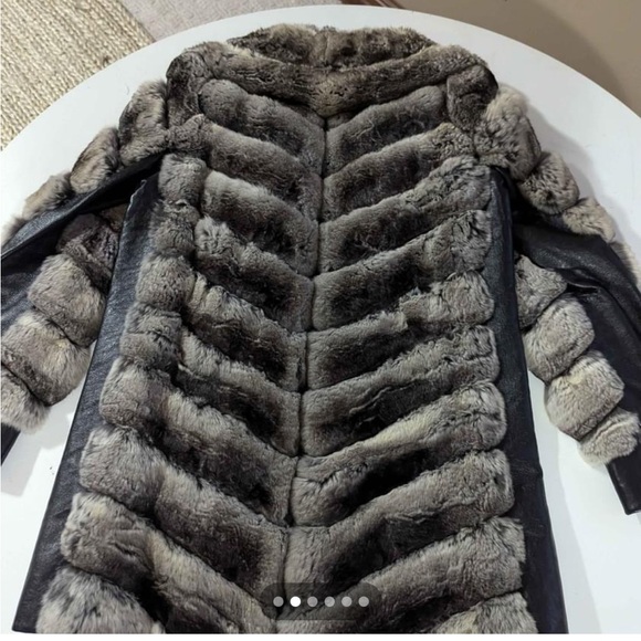 ISO Vintage fur coat like this or similar - Picture 2 of 2